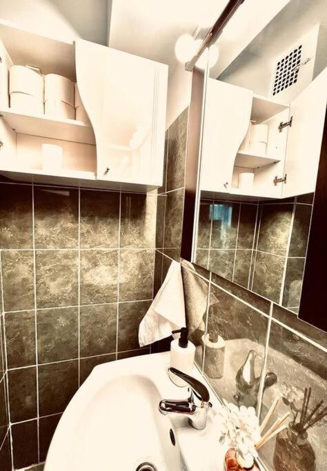 City View Studio In The Heart Of Bucharest Apartamento Exterior foto